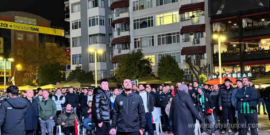 Yasak engel olamadı: Kocaelisporlular dev ekran başında coştu