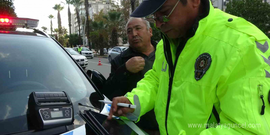 Yayalara yol vermediği için ceza yedi, 'Yaya yolunda kimse yoktu' diye savunma yaptı