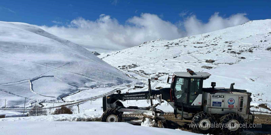 Yayla yollarında karla mücadele çalışmaları sürüyor