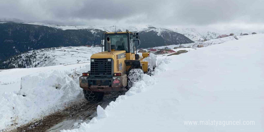 Yayla yollarında karla mücadele çalışmaları sürüyor