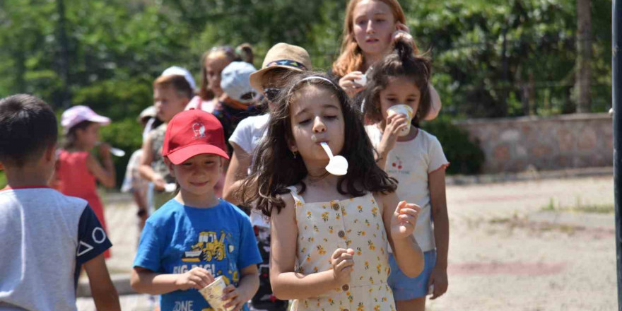 Yaz bilim atölyelerinde çocuklar hem eğleniyor hem de öğreniyor