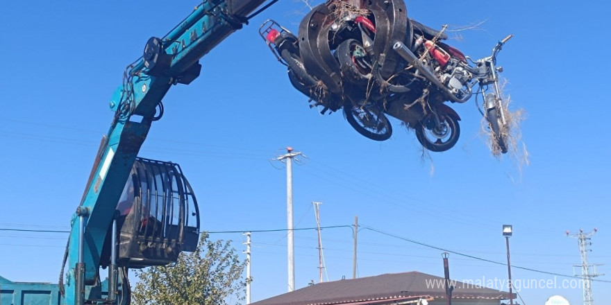 Yediemin otoparkında bekletilen yüzlerce motosiklet geri dönüşüme gönderildi