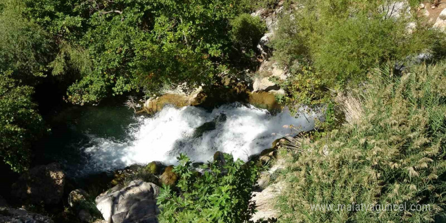 Yemyeşil ormanı, dik yamaçları, masmavi suları ve tarihi yapılarıyla saklı cennet ’Karanlıkdere Kanyonu’