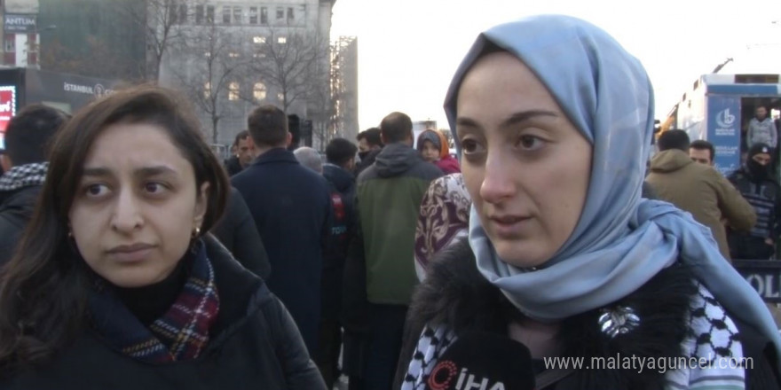 Yeni yılın ilk günü Galata Köprüsü’nde düzenlenen yürüyüşte vatandaşlardan Filistin’e destek mesajları