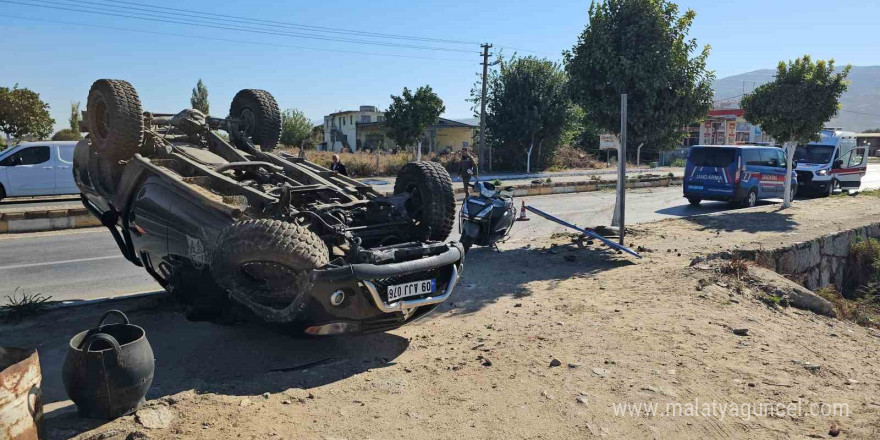 Yenipazar’da kamyonet takla attı: 2 yaralı