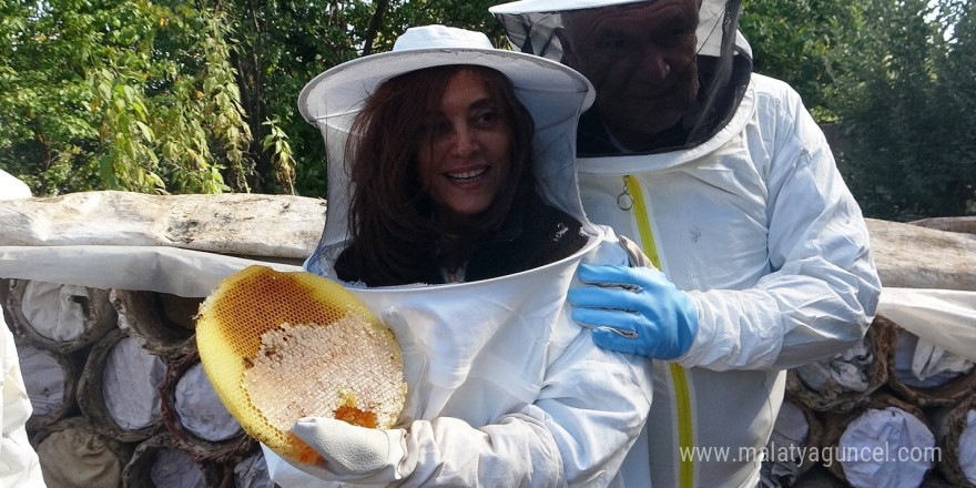 Yerli turistler Van balına hayran kaldı