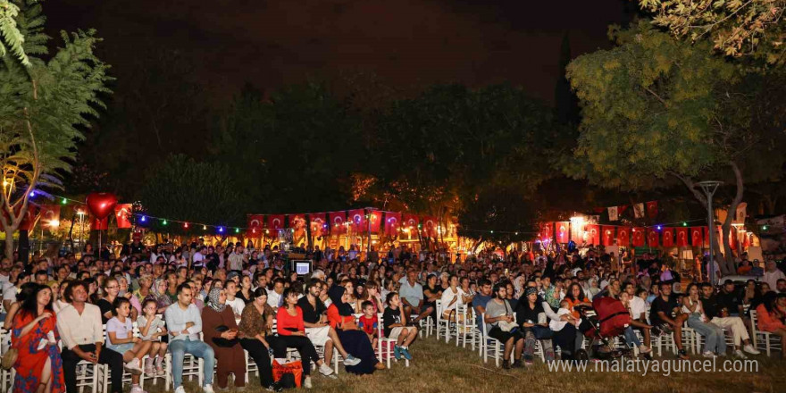 Yeşilçam Festivali’nde yıldızlar altında sinema keyfi