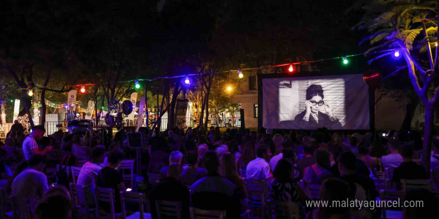 Yeşilçam Festivali’nde yıldızlar altında sinema keyfi