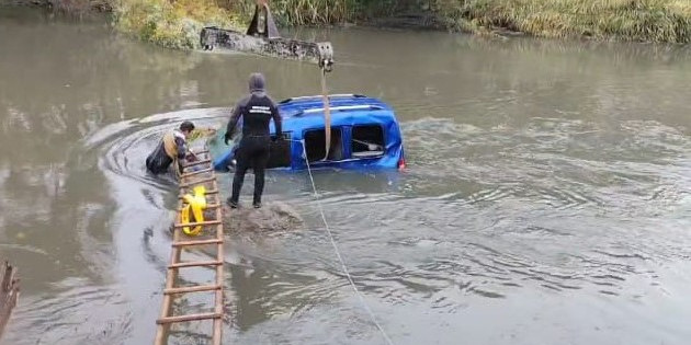 Yeşilırmak Nehri’ne düşen aracı ekipler çıkardı