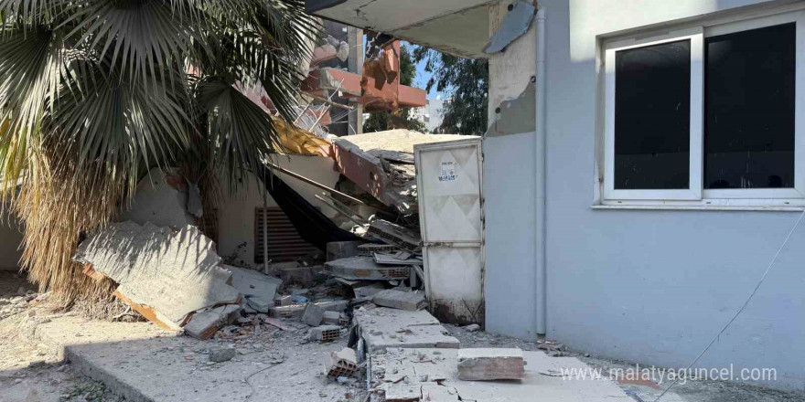 Yıkım, deprem paniği yaşattı: Molozlar öğrenciler içerideyken kurs merkezinin duvarını yıktı