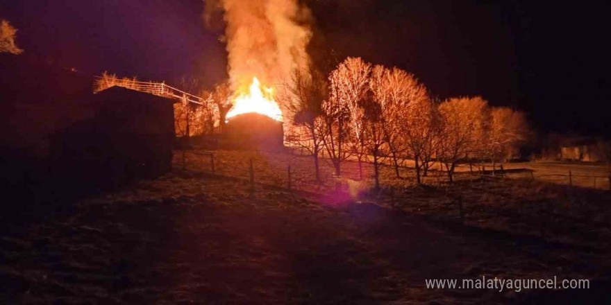 Yılbaşı gecesi yangın kabusu: Evi küle döndü, yaralı kurtuldu