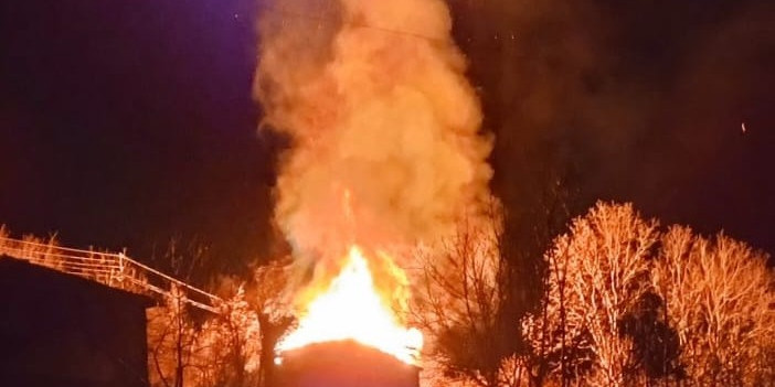 Yılbaşı gecesi yangın kabusu: Evi küle döndü, yaralı kurtuldu