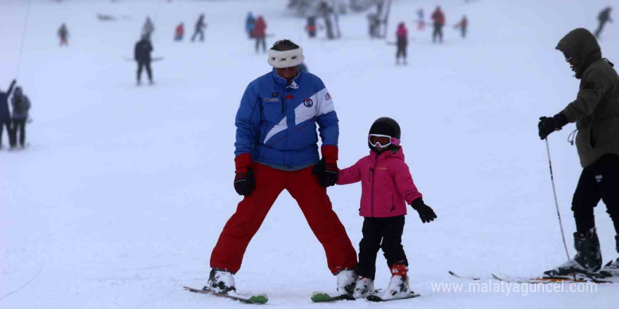 Yılbaşı öncesi Uludağ’da pistler doldu taştı