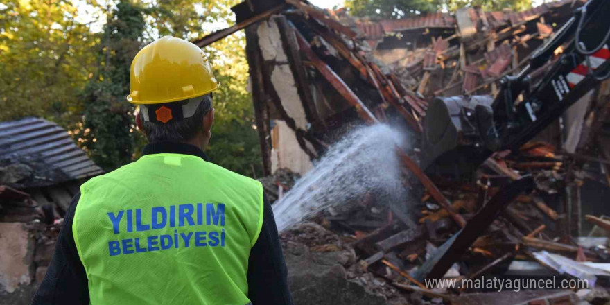 Yıldırım’da metruk durumdaki yapılar yıkılıyor