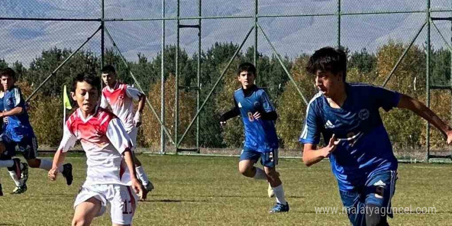 Yıldızlarda futbolun şampiyonu Ömer Nasuhi Bilmen