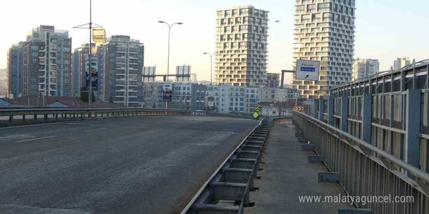 Yılın ilk gününde İstanbul’da yollar boş kaldı