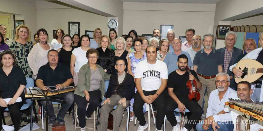 Yıllar sonra yeniden koro ve saz ekibine şeflik yaptı