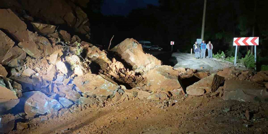 Yoğun yağış sonrası heyelan meydana geldi