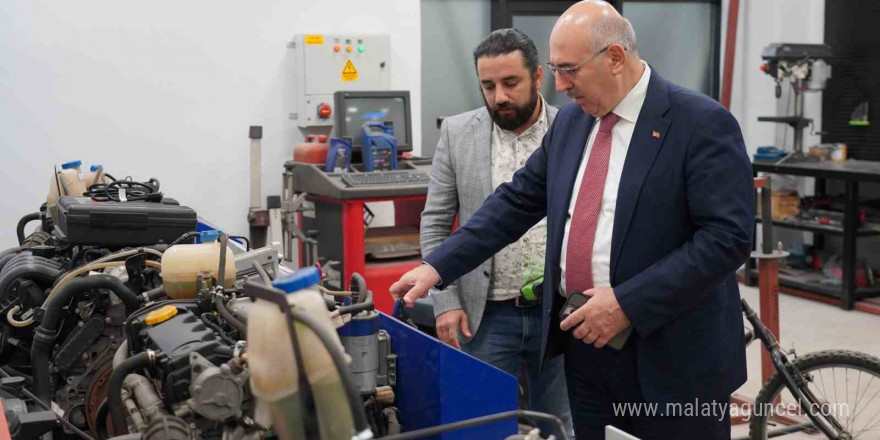 YÖK Yürütme Kurulu Üyesi Prof. Dr. Ak KBÜ’de incelemelerde bulundu