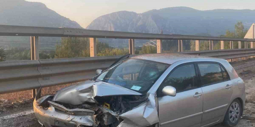 Yol çalışma alanına giren otomobil kaza yaptı: 2 yaralı