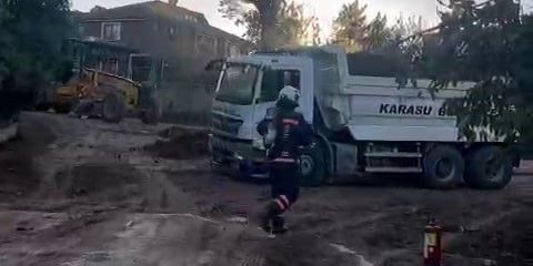 Yol çalışmasında doğal gaz borusu delindi, ekiplerin erken müdahalesi faciayı önledi