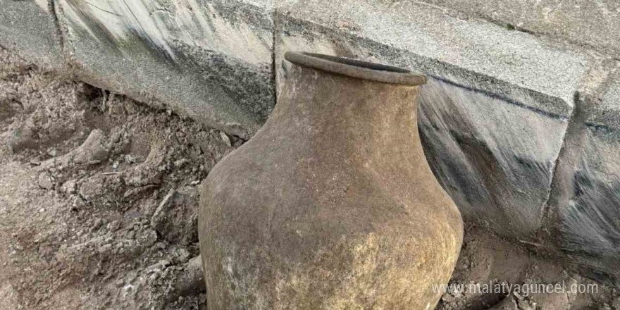 Yol çalışmasında yakın tarihe ait küp bulundu