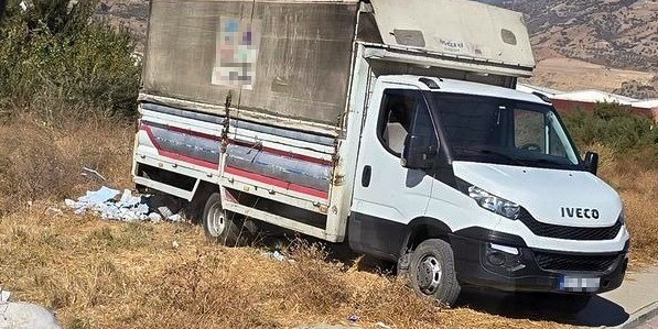 Yol kenarına moloz döken vatandaşa, Efeler Belediyesi zabıta ekipleri geçit vermedi