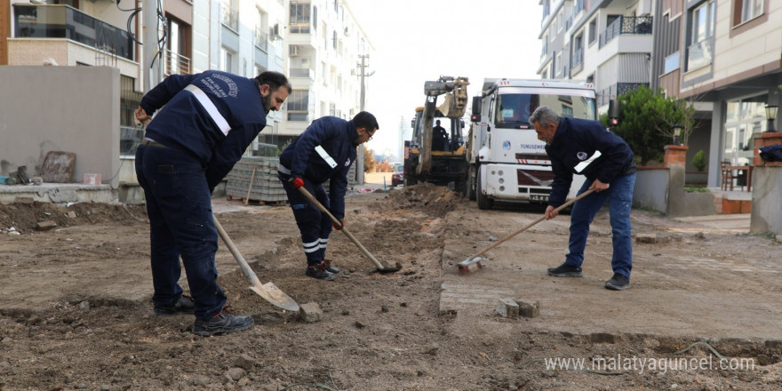 Yol yenileme çalışmaları tüm hızıyla devam ediyor