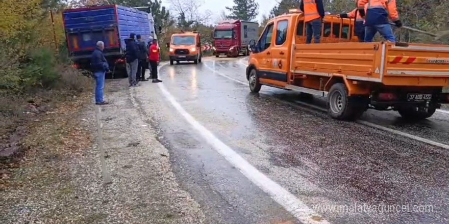 Yola dökülen balık yağı trafiği birbirine kattı