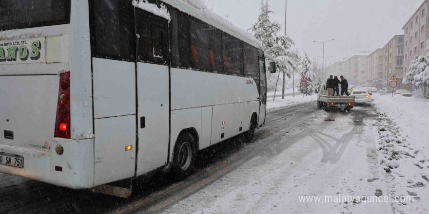 Yolda kalan araçlara Türk usulü kurtarma