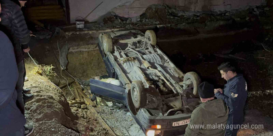 Yolu fark etmeyip şantiyeye girince takla takla attı: 1 yaralı