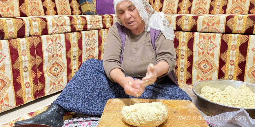 Yozgat kömbesi geleneksel lezzetiyle kalabalık sofraları süslüyor