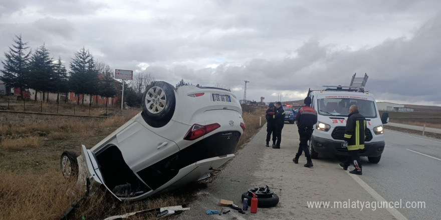 Yozgat’ta Hyundai marka araç ters döndü: 2 yaralı