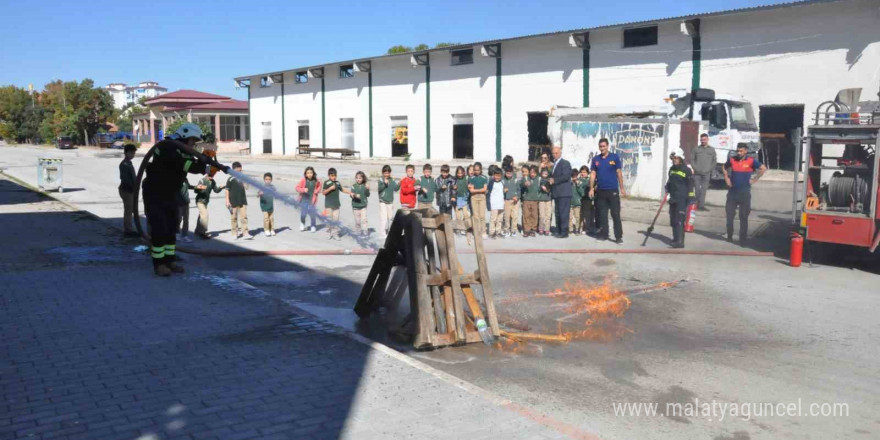 Yozgat’ta öğrencilere yangına müdahale eğitimi verildi