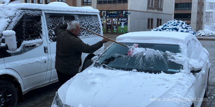 Yüksekova beyaza büründü