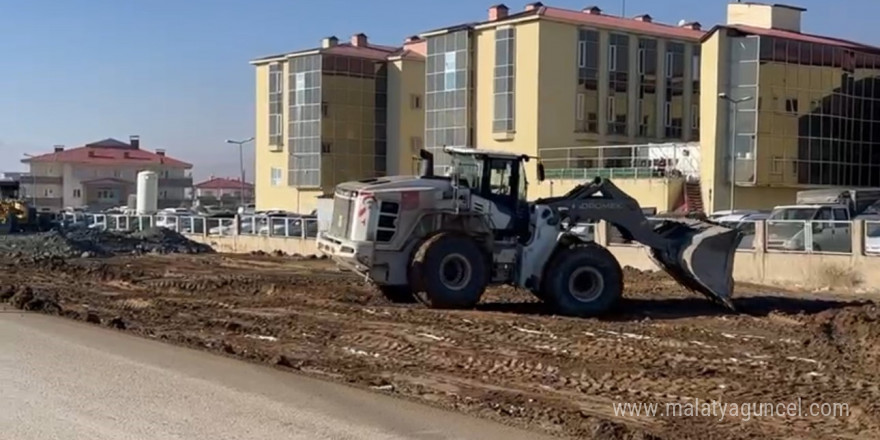 Yüksekova Devlet Hastanesi’nin yolu asfaltlandı