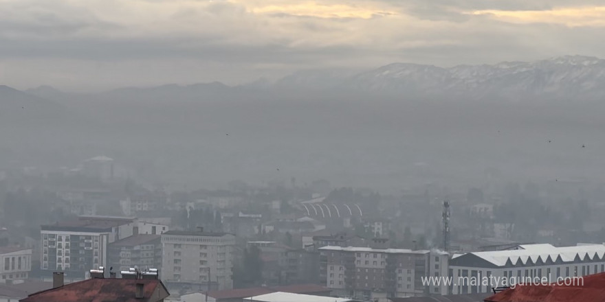 Yüksekova sis altında