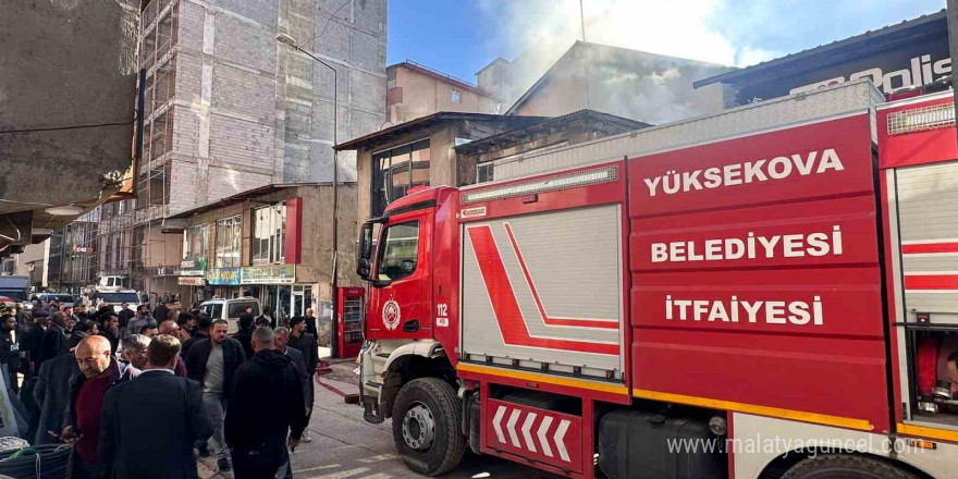 Yüksekova’da bir iş yerinde yangın çıktı