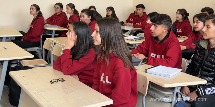 Yüksekova’da çukur olaylarında yıkılan okul yeniden inşa edildi