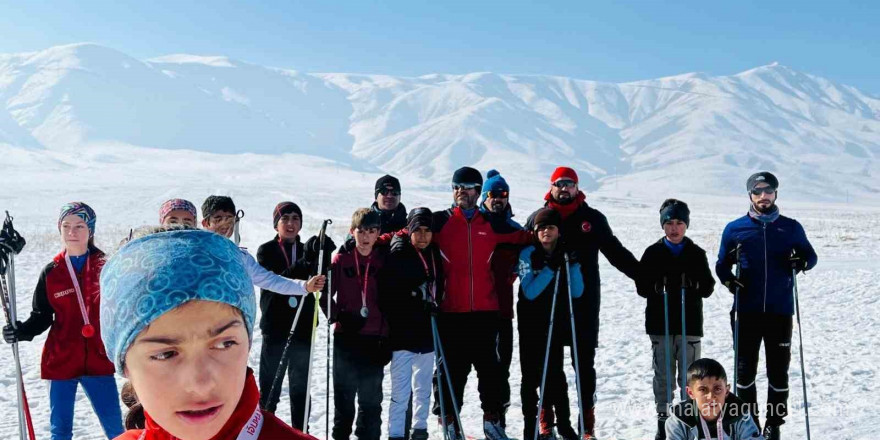 Yüksekova’da ’Kayaklı Koşu İl Birinciliği’ heyecanı