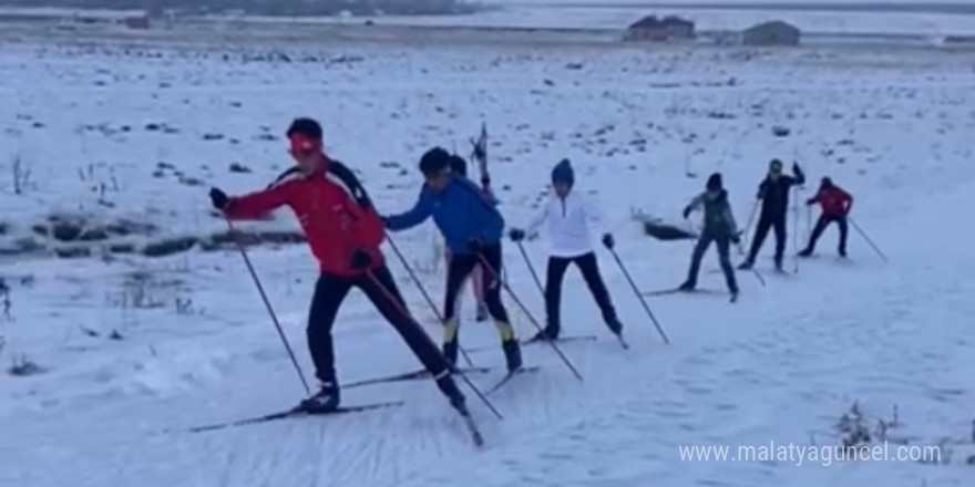 Yüksekovalı sporcular, zorlu şartlara rağmen yarışmaya hazırlanıyor