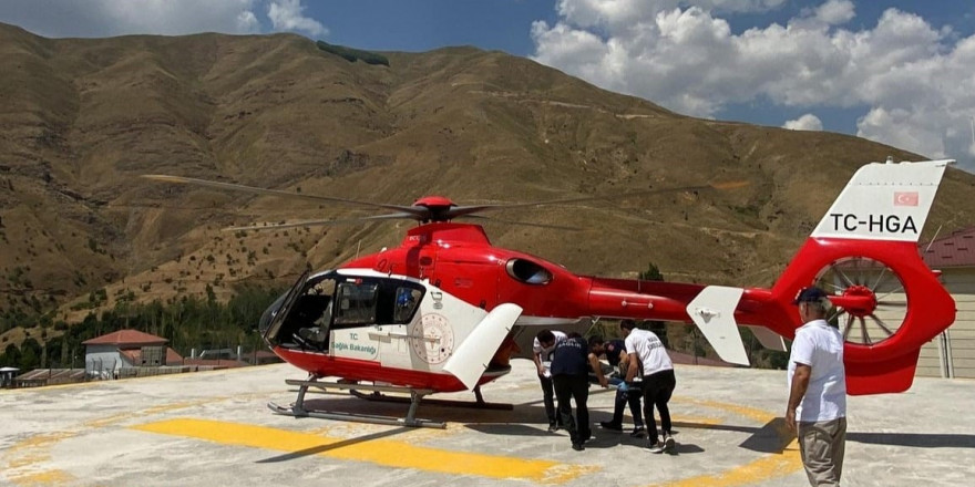 Yüksekten düşen çocuk için helikopter ambulans havalandı