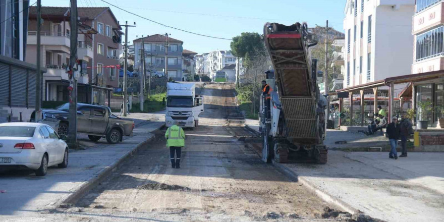 Yunus Emre Caddesi asfalta hazırlanıyor