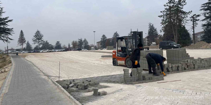 Yunus Emre Devlet Hastanesi’nin otoparkında yenileme çalışması yapılıyor