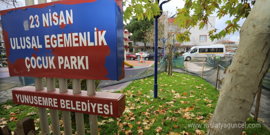 Yunusemre ile Muradiye’de parklar yeşillendi