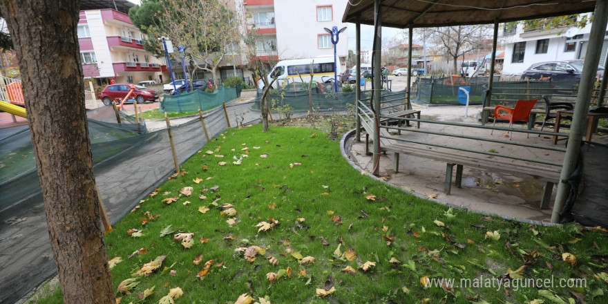 Yunusemre ile Muradiye’de parklar yeşillendi