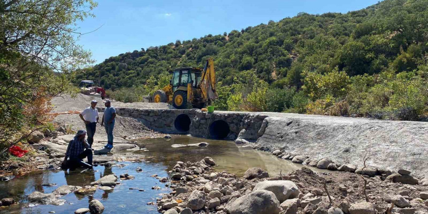 Yunusemre’de arazi yollarında ulaşım kolaylaşıyor