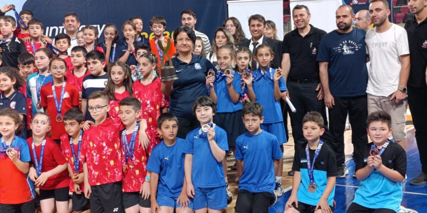 Yunusemreli badmintoncular Türkiye Şampiyonası’na damga vurdu