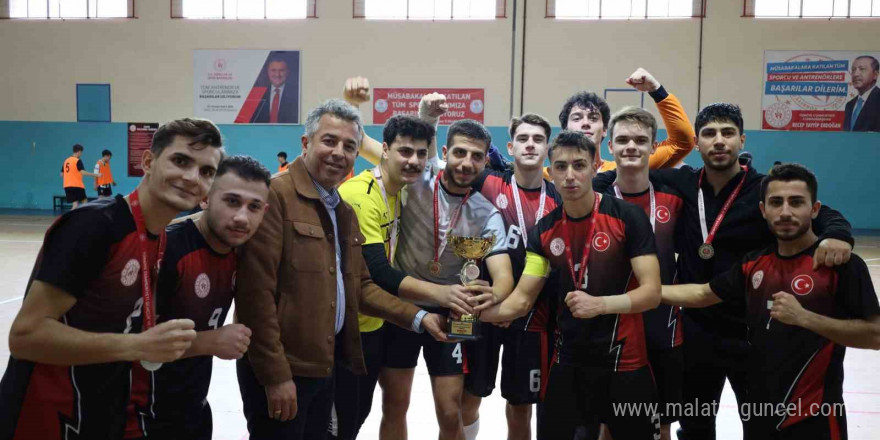 Yurt Lig voleybol ve futsal erkekler müsabakaları Manisa’da tamamlandı