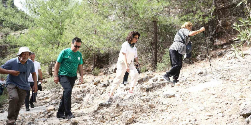 Yüzlerce doğasever, Değirmendere Kanyonu’na yürüdü